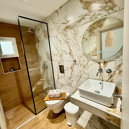 Del Sol * 斯基亚索斯镇